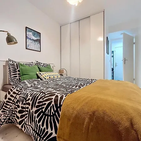 Apartment 2 Bedrooms, Near Paris, Family Friendly, Metro Rer *