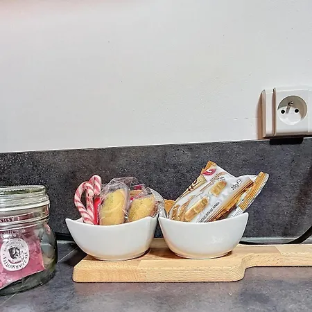 Apartment 2 Bedrooms, Near Paris, Family Friendly, Metro Rer