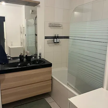 2 Bedrooms, Near Paris, Family Friendly, Metro Rer Apartment