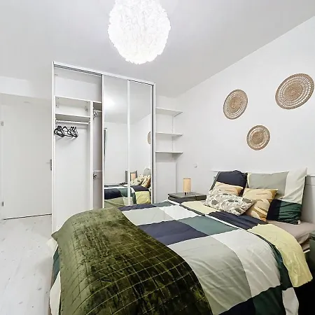 2 Bedrooms, Near Paris, Family Friendly, Metro Rer *