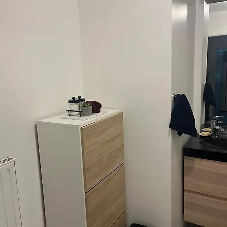 Apartment 2 Bedrooms, Near Paris, Family Friendly, Metro Rer