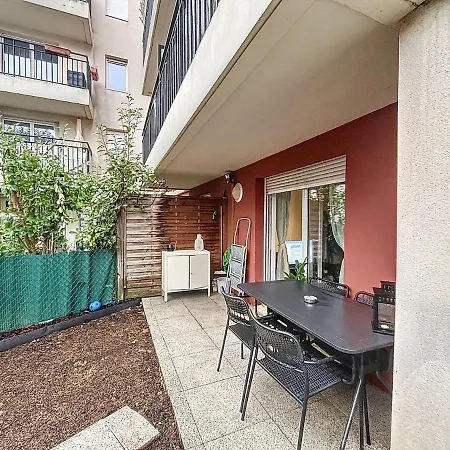 2 Bedrooms, Near Paris, Family Friendly, Metro Rer *